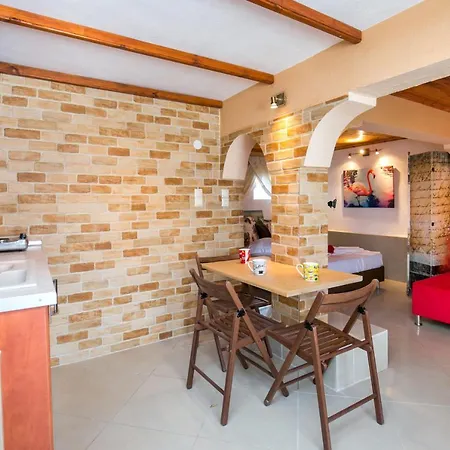 Elpis 2 Apartamento